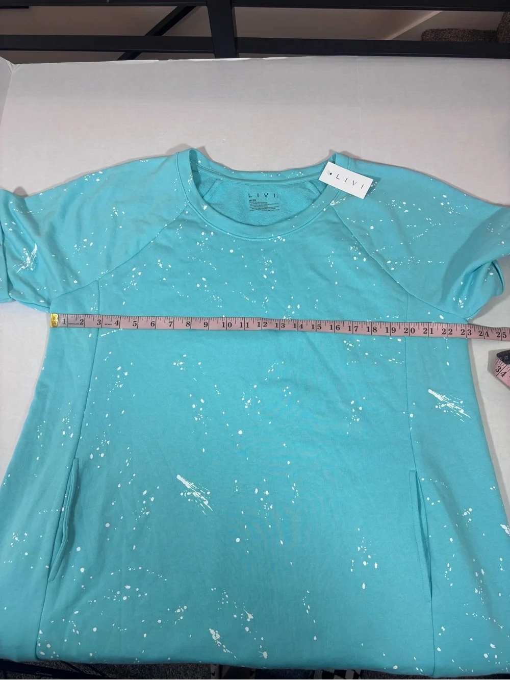 LIVI short sleeve t shirt pocket dress aqua with paint splatter NWT Size 18/20